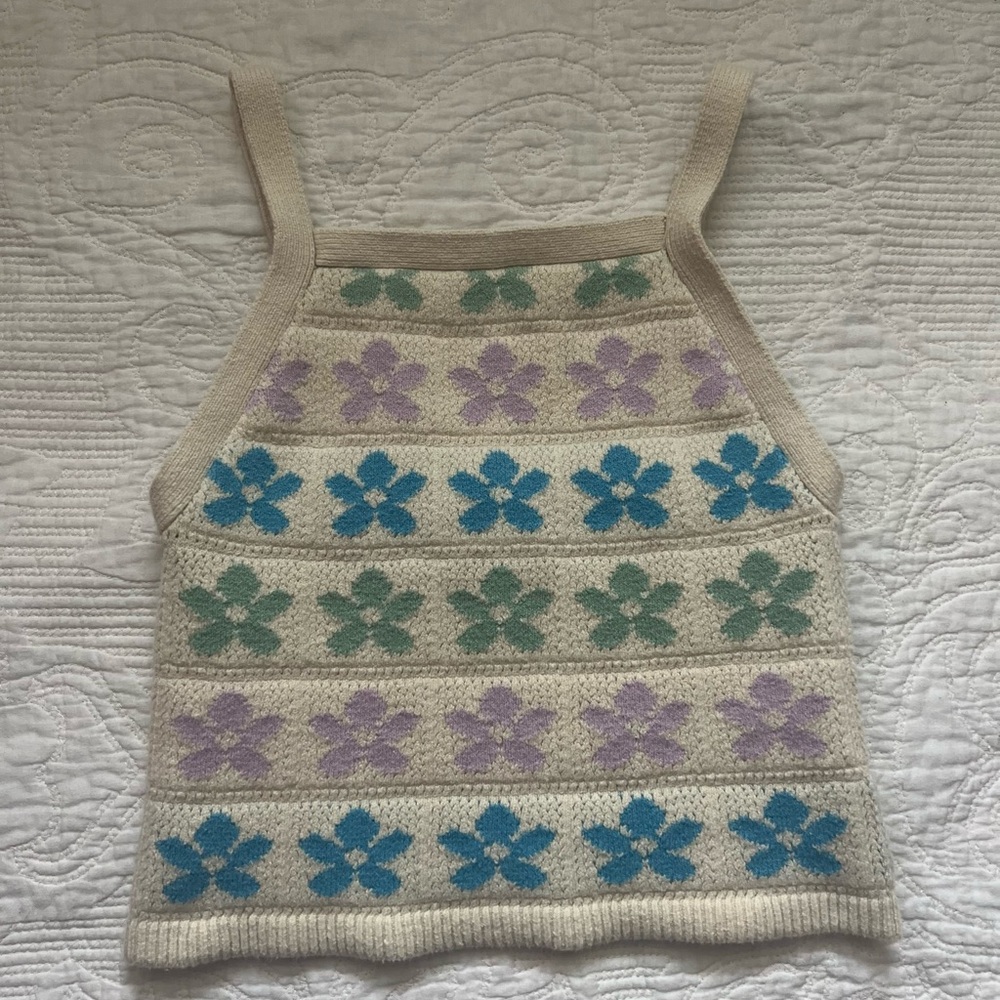American Eagle Floral Patterned Cream Sweater Tank size Medium